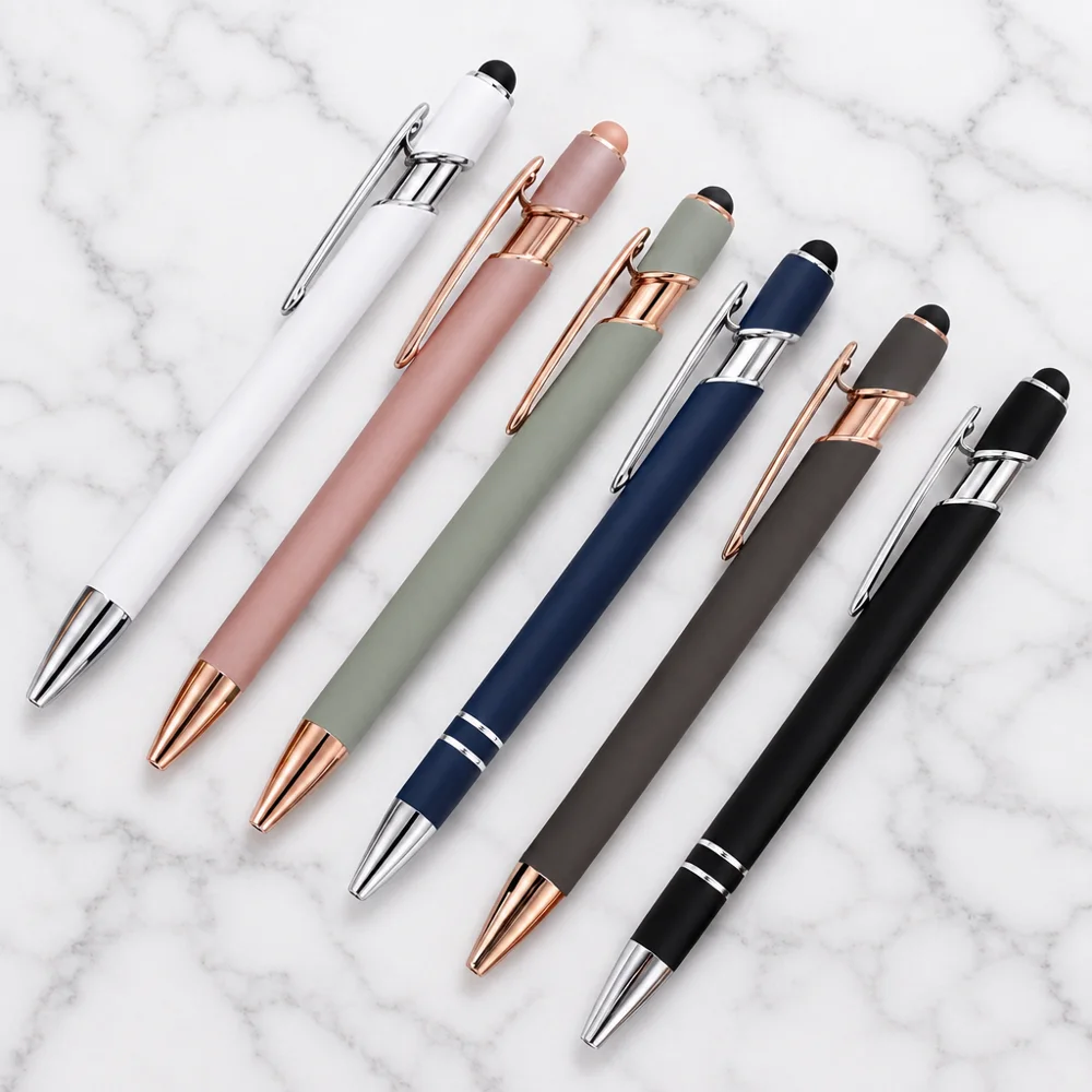 Stylos soft-touch à stylet, garniture or rose, en blanc, rose, sauge, marine, gris et noir