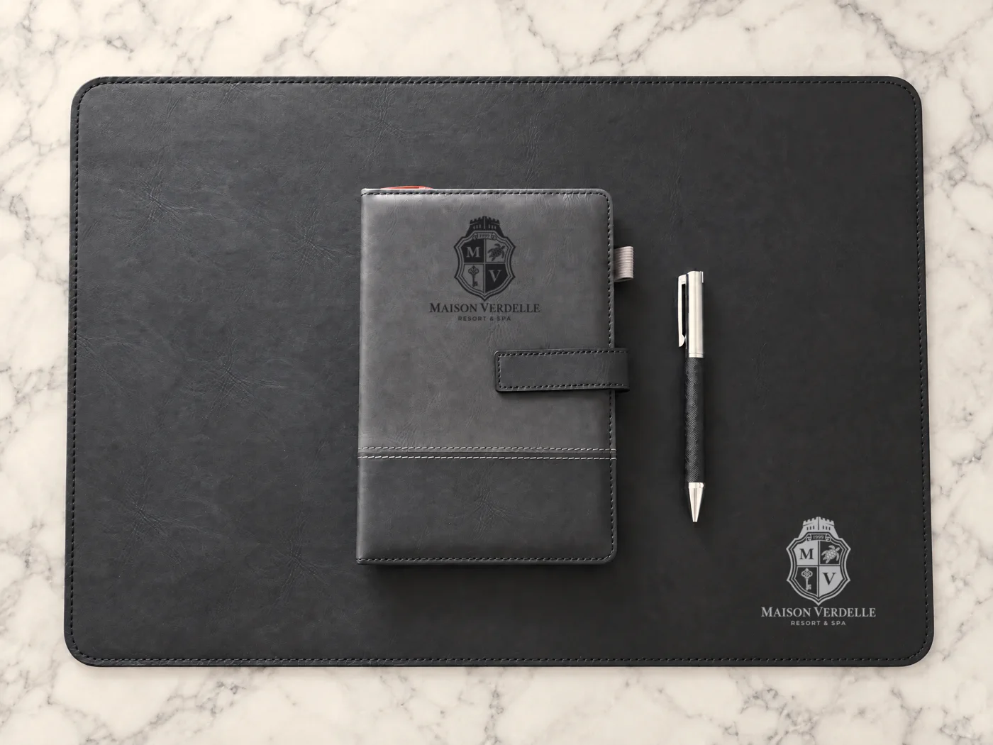 VIP Setup in black leather: executive desk pad, branded notebook and pen